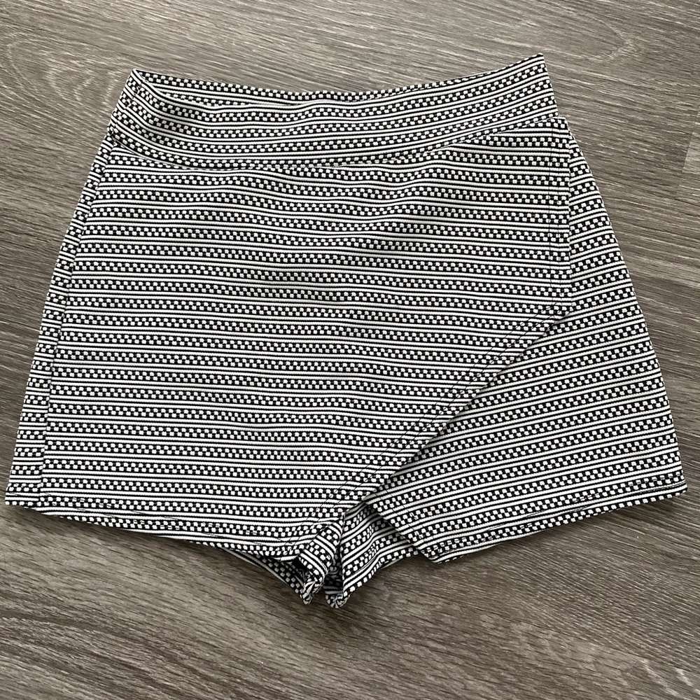 NWOT Boohoo Mini Skort